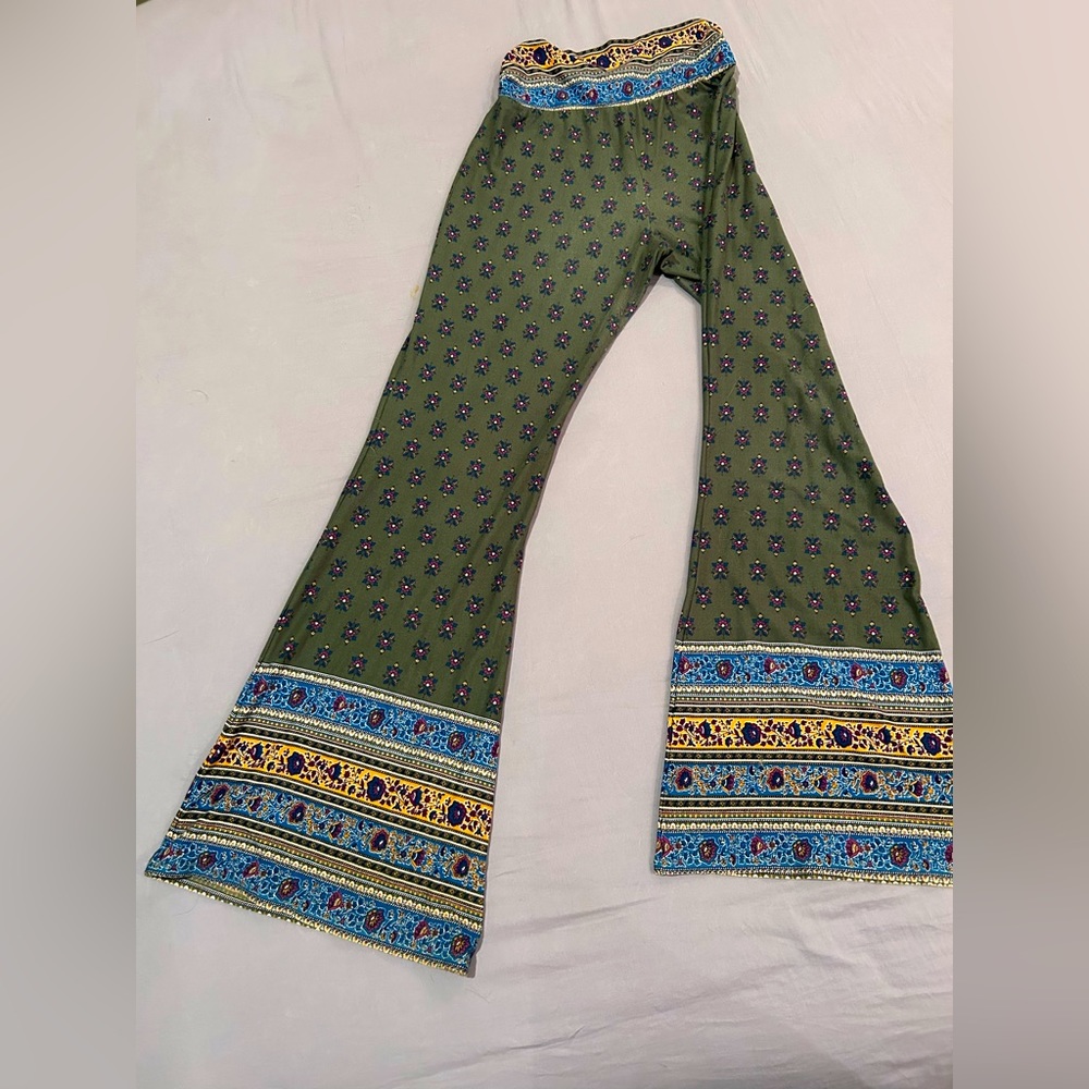 Green Earthbound Flare leggings